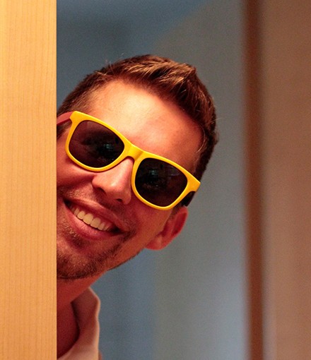 Dominik Ultes mit Sonnenbrille